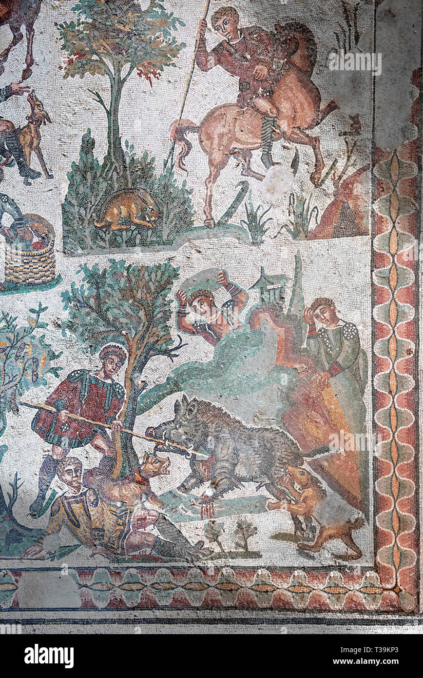 Jäger Jagd. Römische Mosaik Boden der Raum des kleinen Jagd, keine 25-römischen Mosaiken in der Villa Romana del Casale, etwa im ersten Quartal Stockfoto