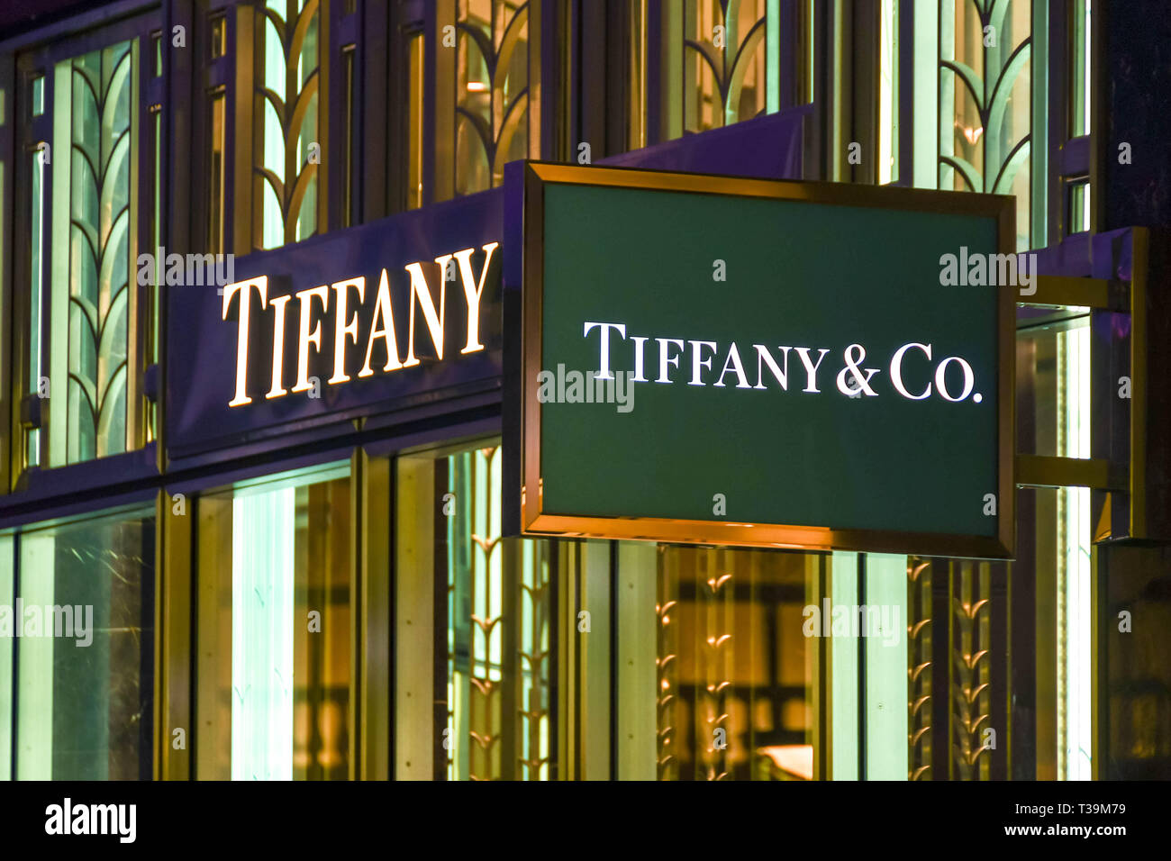 LAS VEGAS, NV, USA - Februar 2019: Zeichen, das auf der Vorderseite eines Tiffany & Co. in Las Vegas. Stockfoto