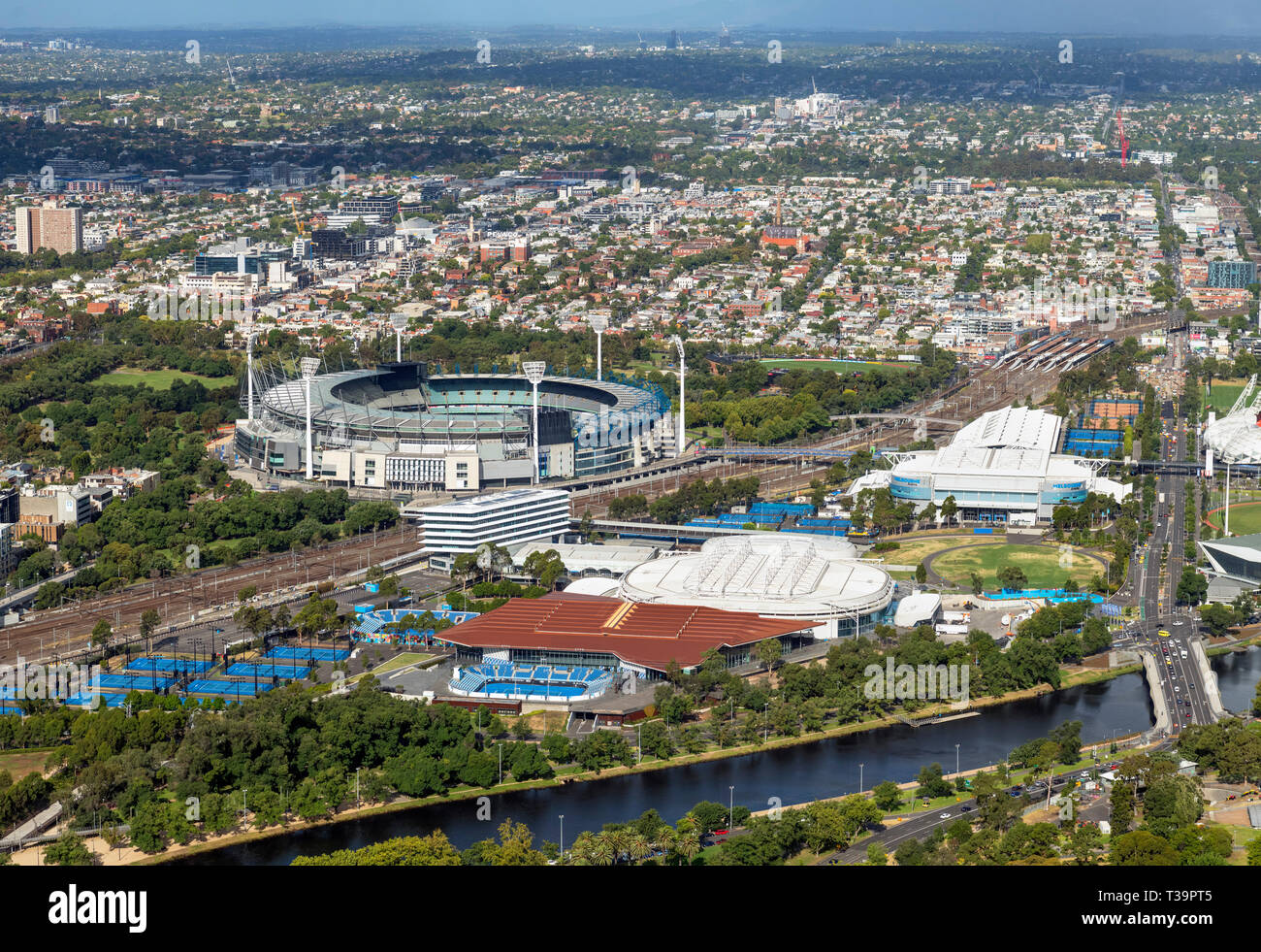 Melbourne Park (Schauplatz für die Australian Open Tennis) und dem Melbourne Cricket Ground (MCG) von der Eureka Tower, Melbourne, Victoria, Australien Stockfoto