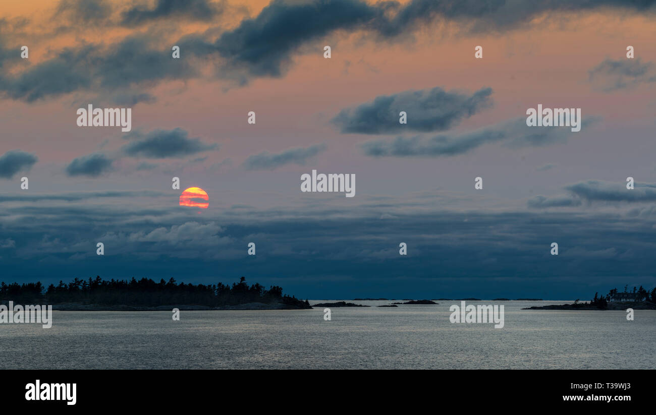 Sonnenuntergang über der 30.000 Insel Archipel der Georgian Bay, Ontario, Kanada Stockfoto