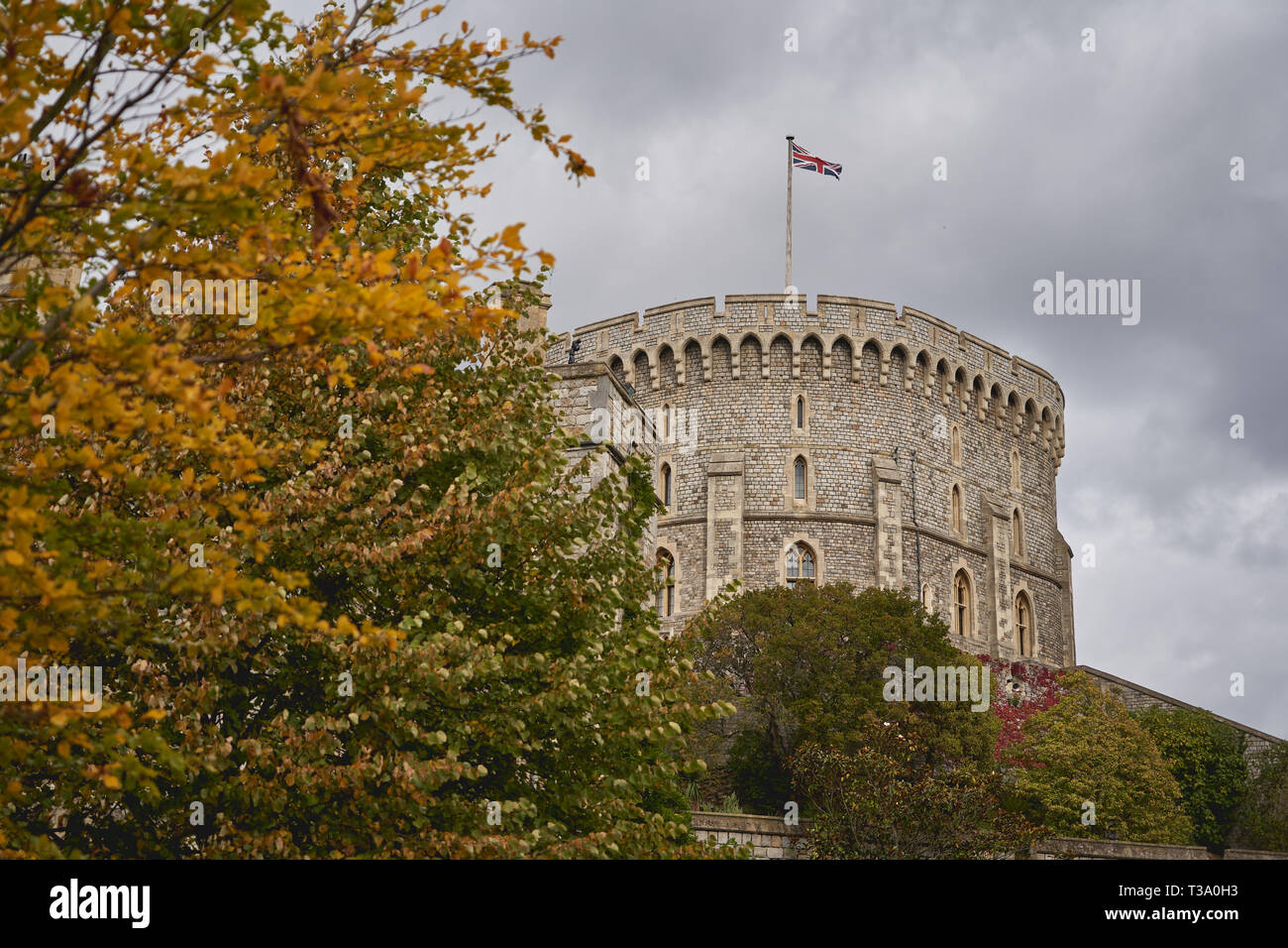 Windsor, Großbritannien - Dezember, 2018. Der runde Turm in der Mitte der Station vom Windsor Castle, eine königliche Residenz in der englischen Grafschaft Berkshire. Stockfoto