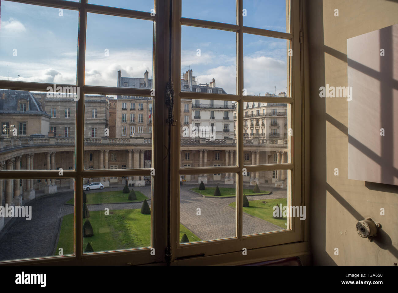 Aussicht Vom Fenster Des Pariser Palast Stockfotografie Alamy