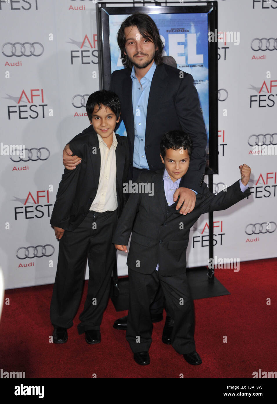 Diego Luna, Christopher Ruiz-Esparza und Gerardo Ruiz-Esparza - Abel - AFI Premiere auf der Chinese Theatre in Los Angeles. Diego Luna, Christopher Ruiz-Esparza und Gerardo Ruiz-Esparza_41 Veranstaltung in Hollywood Leben - Kalifornien, Red Carpet Event, USA, Filmindustrie, Prominente, Fotografie, Bestof, Kunst, Kultur und Unterhaltung, Topix prominente Mode, Besten, Hollywood Leben, Event in Hollywood Leben - Kalifornien, Roter Teppich und backstage, Film Stars, TV Stars, Musik, Promis, Topix, Akteure aus dem gleichen Film, Cast und co Star zusammen. Anfrage tsuni@Gamma-USA.com, Kredit T Stockfoto