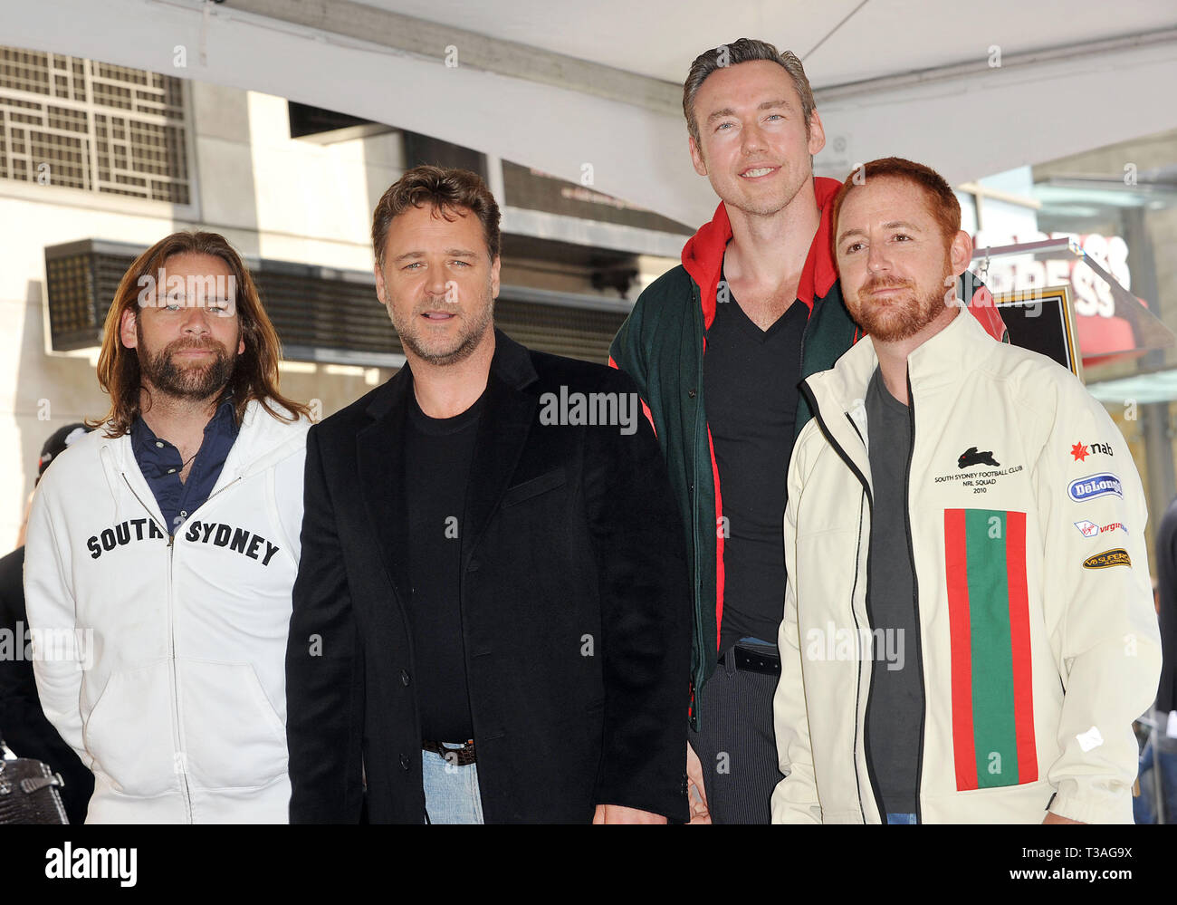 Russell Crowe - W des Ruhmes 25 - Russell Crowe geehrt mit einem Stern auf dem Hollywood Walk of Fame in Los Angeles. mit Scott Grimes, Kevin Durand (? Mark Strong) Russell Crowe-W des Ruhmes 25 Veranstaltung in Hollywood Leben - Kalifornien, Red Carpet Event, USA, Filmindustrie, Prominente, Fotografie, Bestof, Kunst, Kultur und Unterhaltung, Topix prominente Mode, Besten, Hollywood Leben, Event in Hollywood Leben - Kalifornien, Roter Teppich und backstage, Film Stars, TV Stars, Musik, Promis, Topix, Akteure aus dem gleichen Film, Cast und co Star zusammen. Anfrage tsuni@Gamma-USA.com, Cre Stockfoto