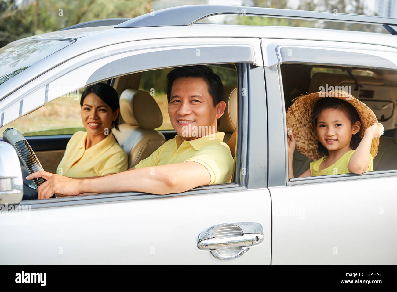 Freundliche Familie Reiten im Auto. Stockfoto Freundliche Familie Reiten im Auto. Stockfoto