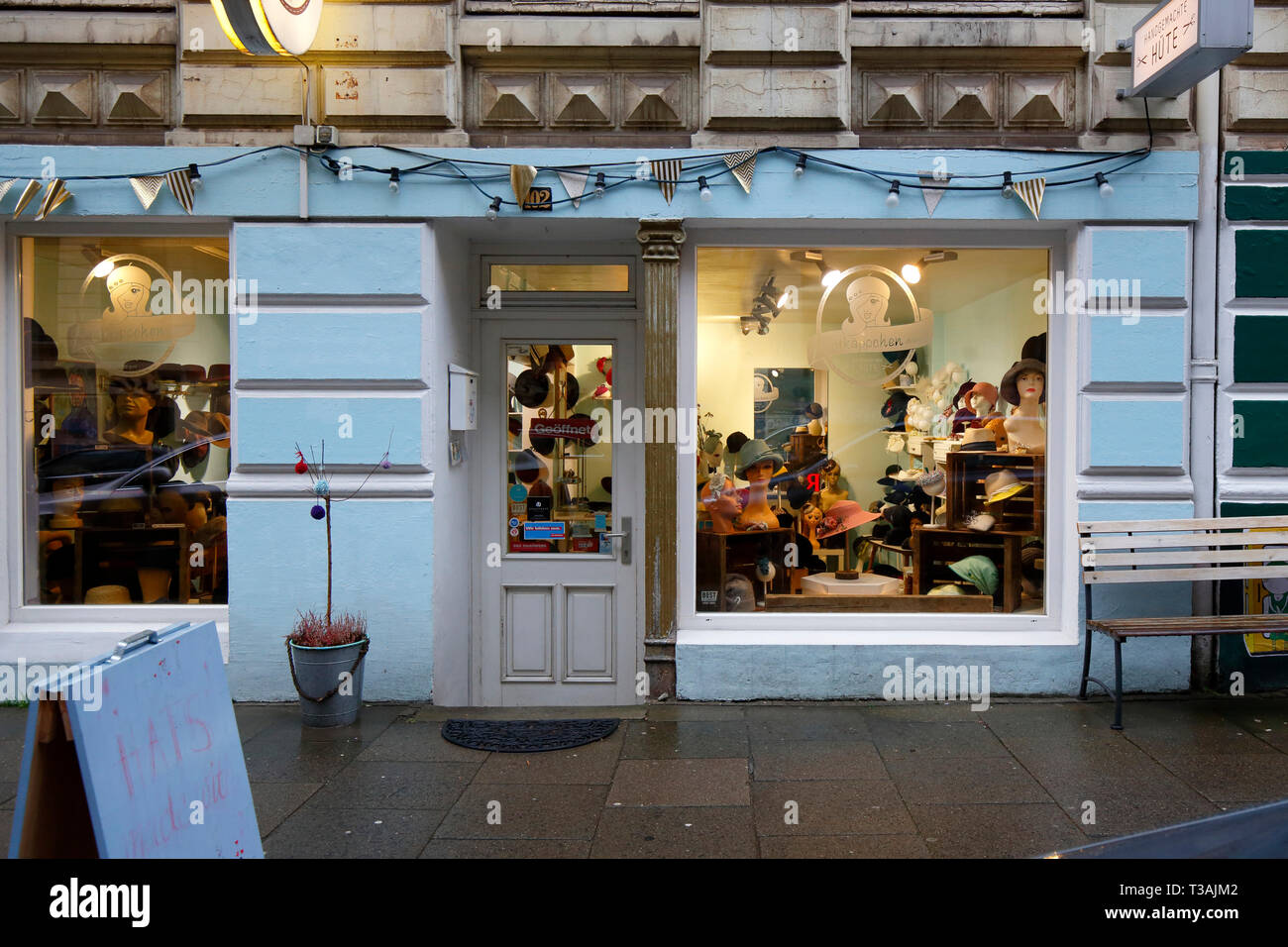 Rotkäppchen Designs, Glashüttenstraße 102, Hamburg, Deutschland. Von außen einen Hut shop Stockfoto