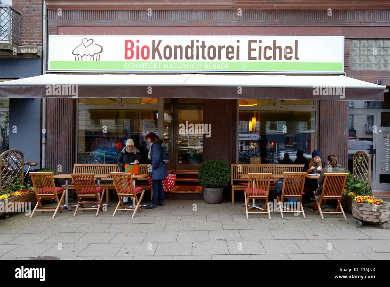 Biokonditorei Eichel, Osterstraße 15, Hamburg, Deutschland. Von außen eine organische Konditorei, und Straßencafé in Eimsbüttel Stockfoto