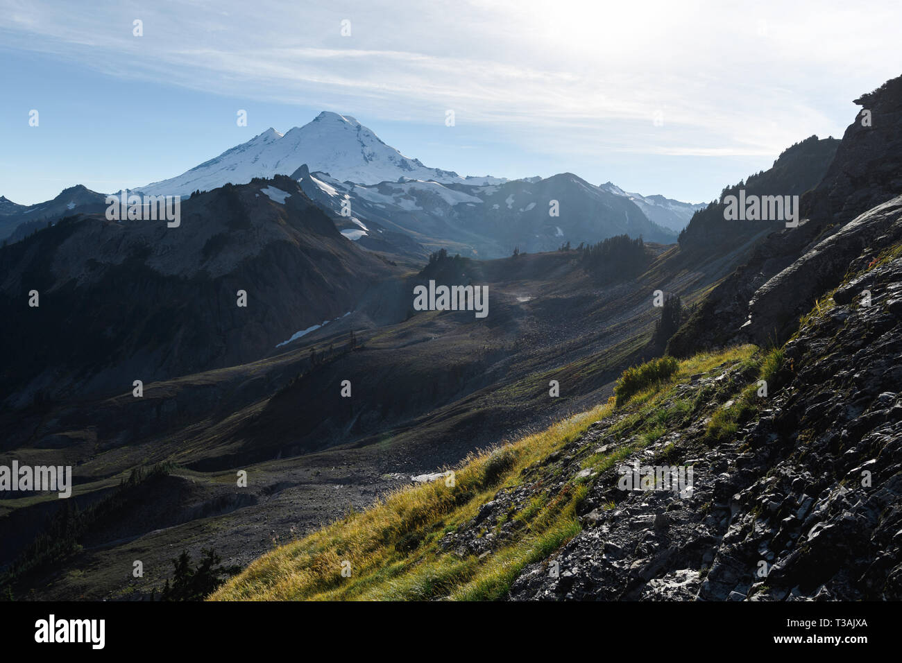 Dramatische Landschaft und Mount Baker bei Sonnenuntergang von Artist Point Stockfoto