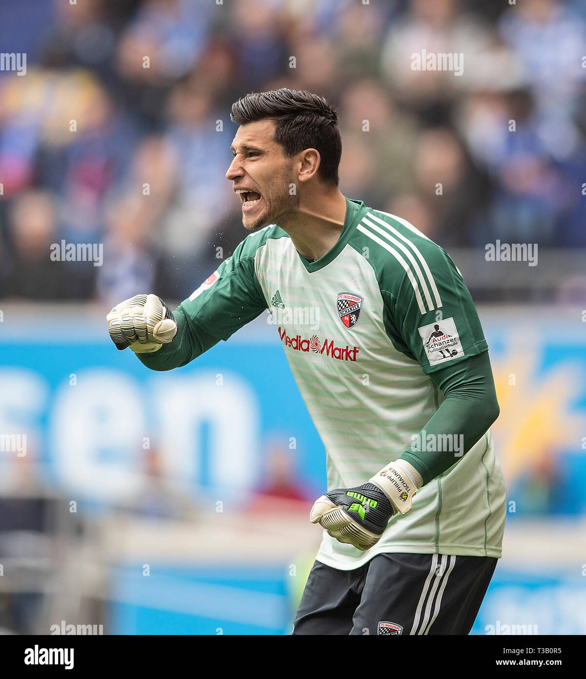 Duisburg, Deutschland. 06 Apr, 2019. torwart Philipp TSCHAUNER (IN), Geste, Gestik, Fußball 2. 1. Fussballbundesliga, 28. Spieltag MSV Duisburg (DU) - FC Ingolstadt 04 (IN) 2:4, am 06.04.2019 in Duisburg/Deutschland. ##DFL-Bestimmungen verbieten die Verwendung von Fotografien als Bildsequenzen und/oder quasi-Video## € | Nutzung der weltweiten Kredit: dpa/Alamy leben Nachrichten Stockfoto