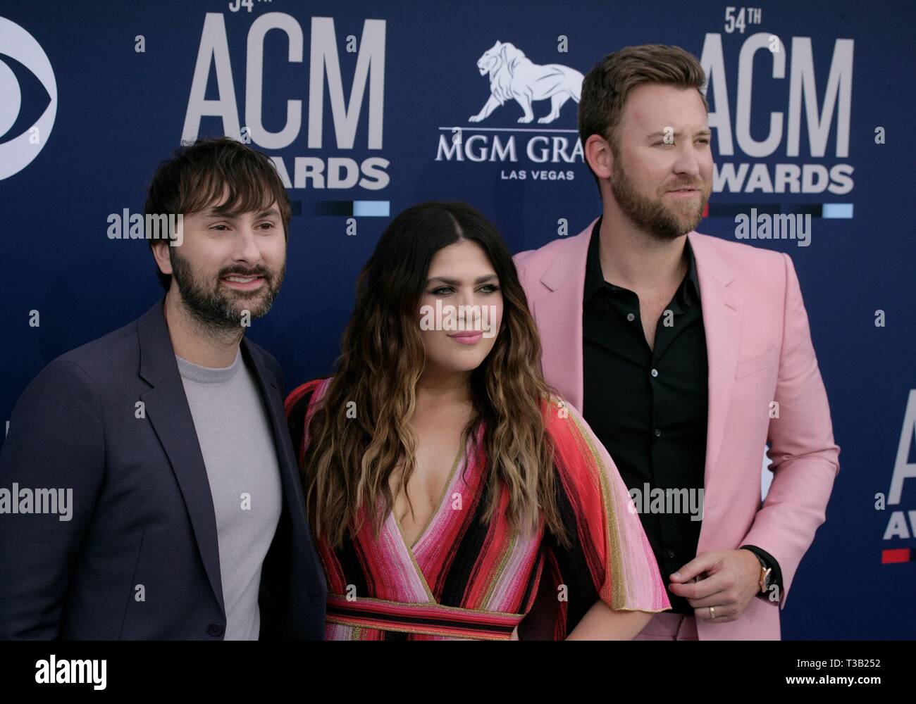 Las Vegas, NV, USA. 7 Apr, 2019. Dave Haywood, Hillary Scott, Charles Kelley von Lady Antebellum in der Ankunftshalle für 54th Akademie der Country Music (ACM) Awards - Ankünfte 3, MGM Grand Garden Arena in Las Vegas, NV April 7, 2019. Credit: JA/Everett Collection/Alamy leben Nachrichten Stockfoto