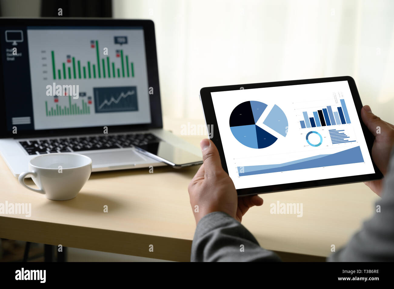 Business Mann die Arbeit Plan planen oder die Planung finanzieller Bericht Daten Methodik Stockfoto