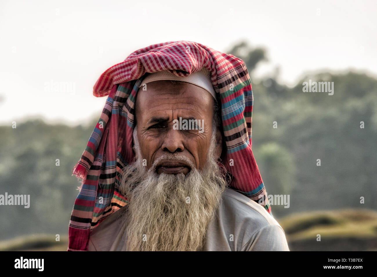 Ein alter Mann mit Bart, Comilla, Division Chittagong, Bangladesch Stockfoto