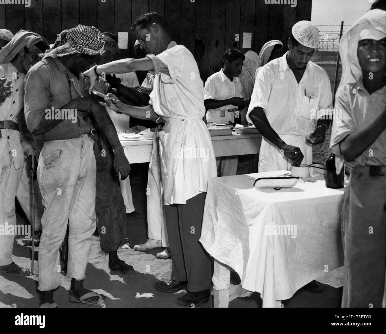 Saudi Arabien, Antimalariamittel, Typhus und Cholera Schutzimpfungen, 1952 Stockfoto
