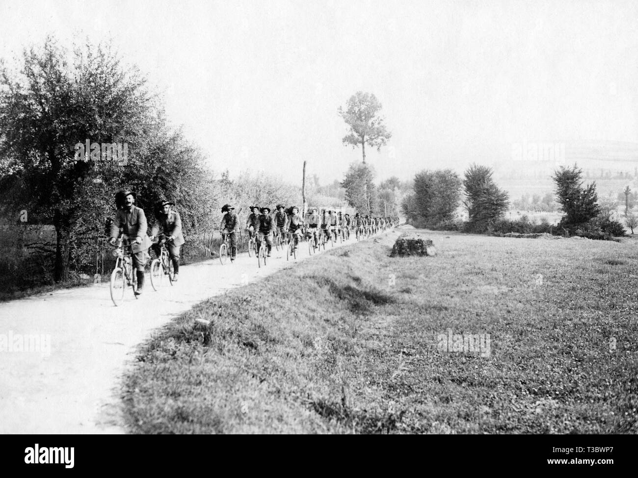 Bersaglieri auf Fahrrädern, 1911 Stockfoto