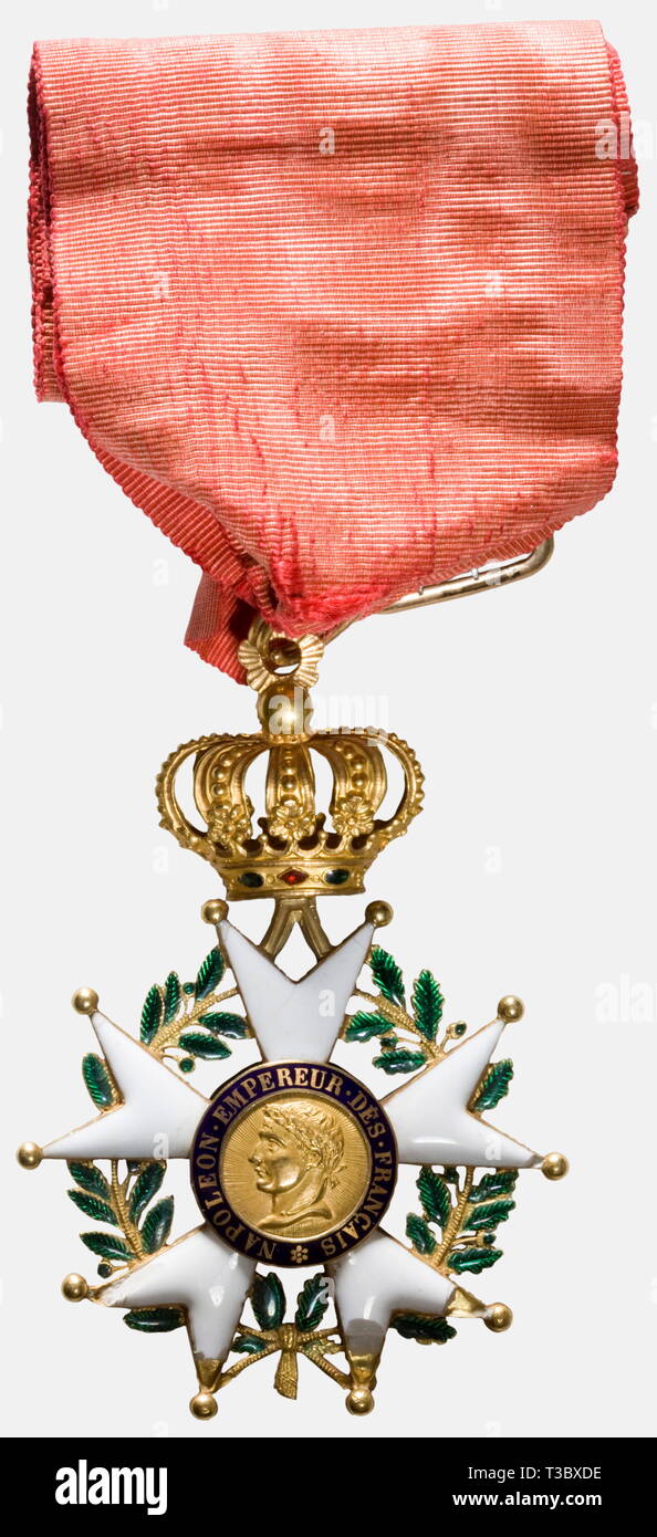 Reihenfolge der Legion von Ehre, Zeit der Präsidentschaft der Commander 1852 Kreuz, Gold und Emaille. Die Arme sind schwer beschädigt. Komplett mit Hals band. Die Plakette Vorderseite mit Büste Napoleons nach links, adlerkopf Stanzen von 1847 - 1919. Sehr seltene Art, auf Verschleiß nur ein Jahr genehmigt. Siehe eine fast identische Commander's Cross von Jean-Pierre Collignon in Ordres de Chevalerie, Abbildung 416. historischen, historische, Personen, aus dem 19. Jahrhundert, Medaille, Orden, Ehrenzeichen, Medaillen, Orden, Ehrenzeichen, Abzeichen der Ehre, Ehrenzeichen, Abzeichen von h, Additional-Rights - Clearance-Info - Not-Available Stockfoto