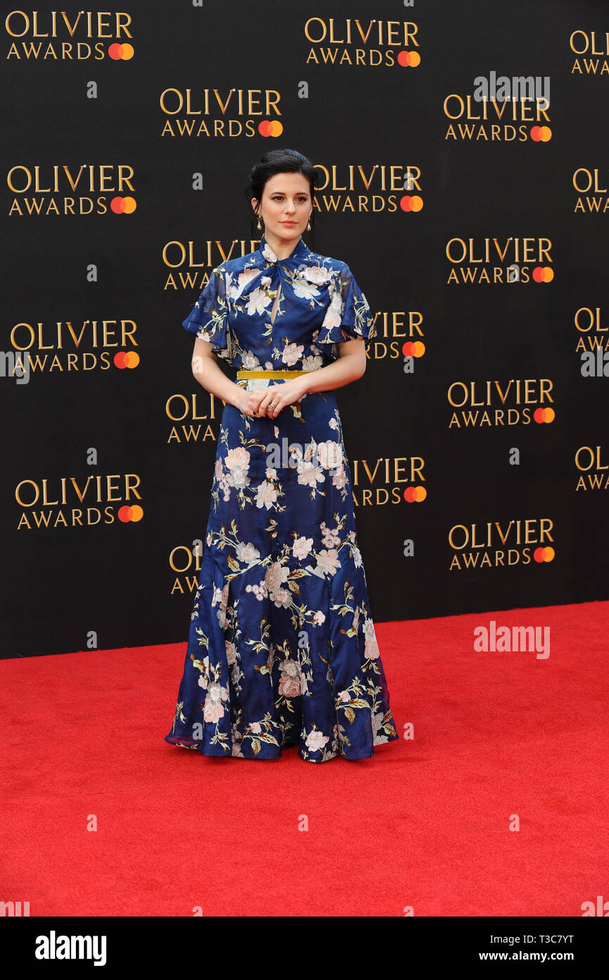 Phoebe Fox auf dem roten Teppich während der Olivier Awards in der Albert Hall in London gesehen. Stockfoto