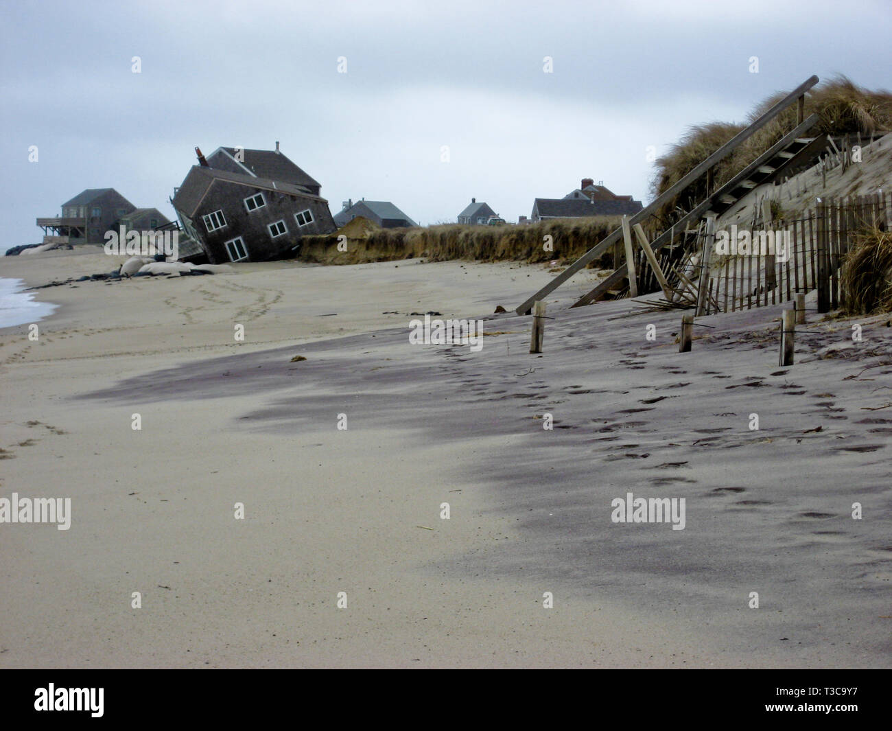Haus ruinierte durch Strand Erosion Stockfoto