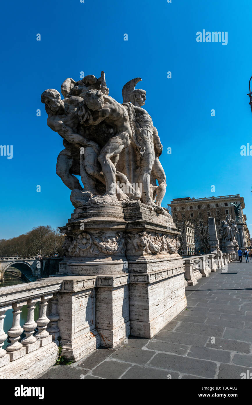 Brücke Statuen über den Fluss Tiber, Rom, Italien Stockfoto