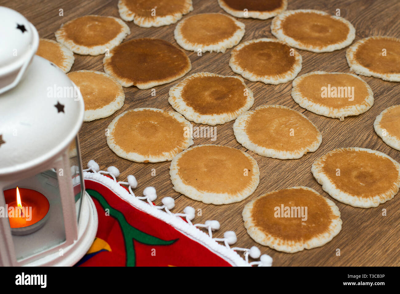 Qatayef-traditionellen nahöstlichen Spezialitäten, die in der Regel in Muslime heiligen Monat Ramadan gegessen: Stockfoto