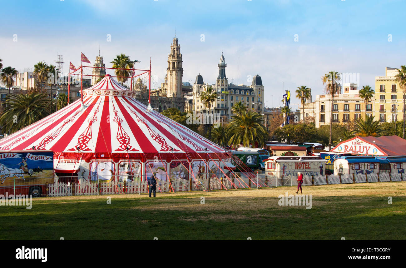 Barcelona, Spanien - Januar 19, 2019: Blick auf Zirkuszelt, bevor neue Schauspiel von Raluy Circus, Katalonien Stockfoto