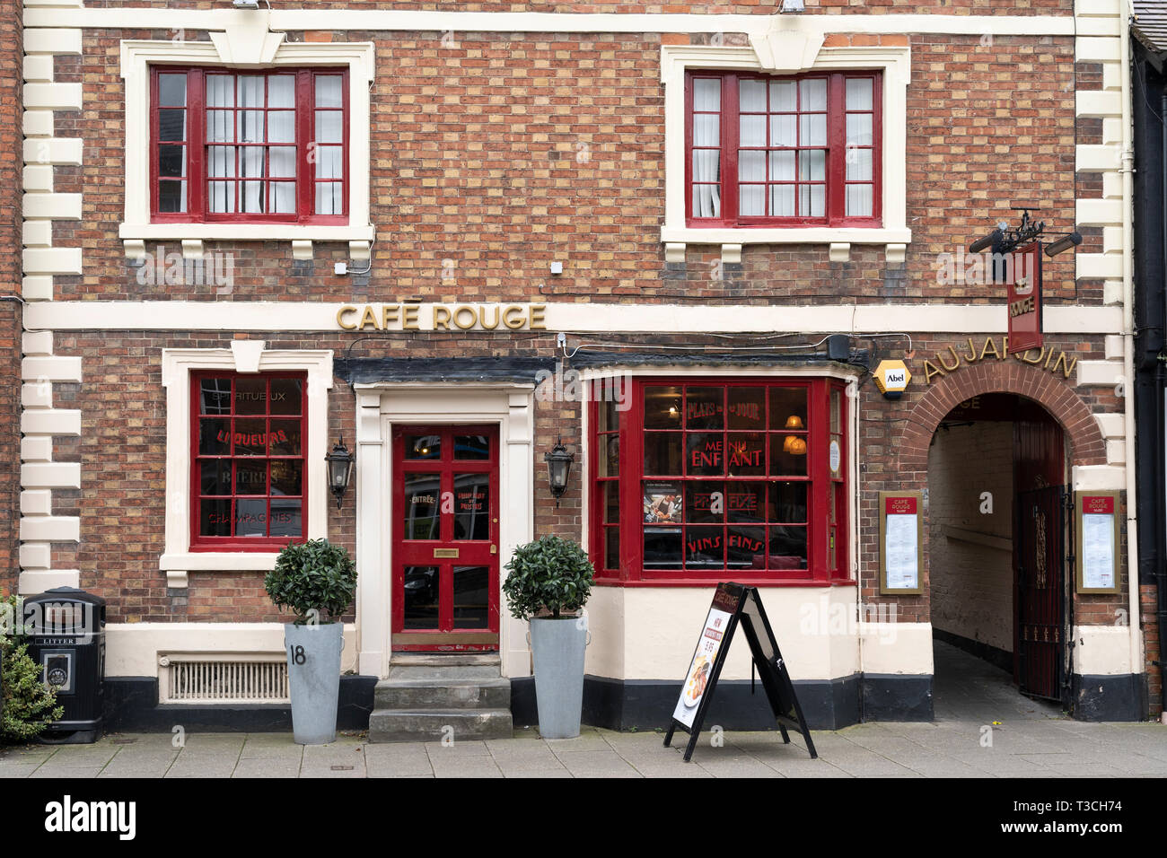 Café Rouge, eine Kette Bistro für französisch klassische Gerichte, in Stratford-upon-Avon Stockfoto