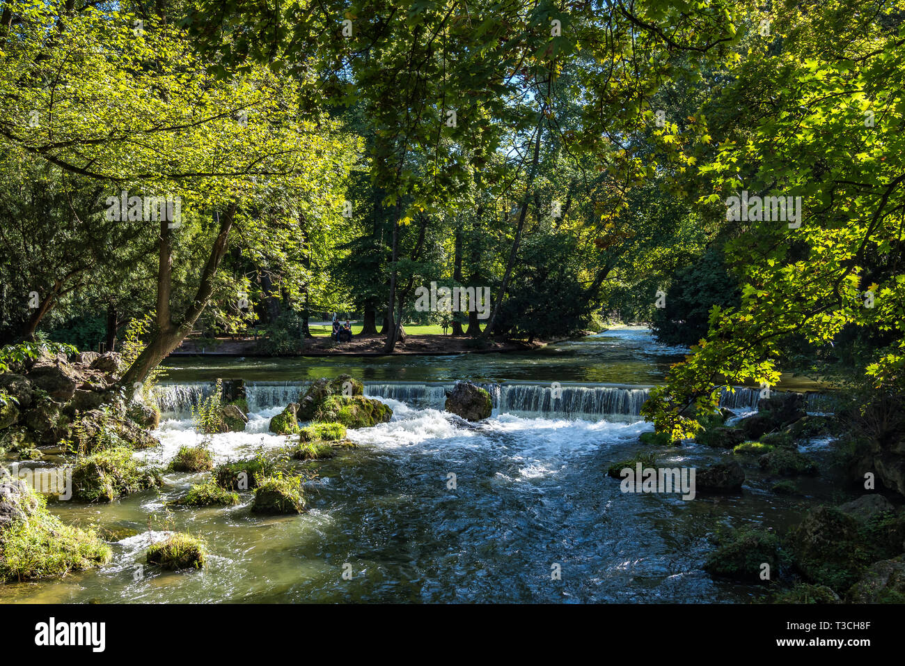 Isar Fluss Im Englischen Garten Stockfotos Und Bilder Kaufen Alamy