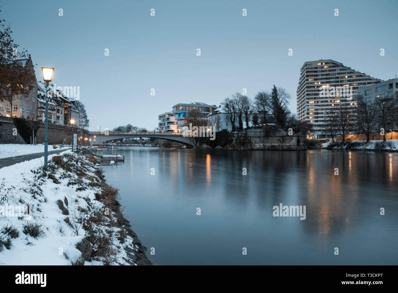 Der Donau (die Donau) zwischen Ulm und Neu-Ulm - Winter Stockfoto