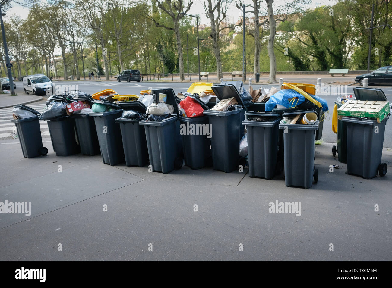 Voller Fächer auf den Bürgersteigen der Stadt Lyon während der Streik der Müll der Arbeitnehmer Stockfoto