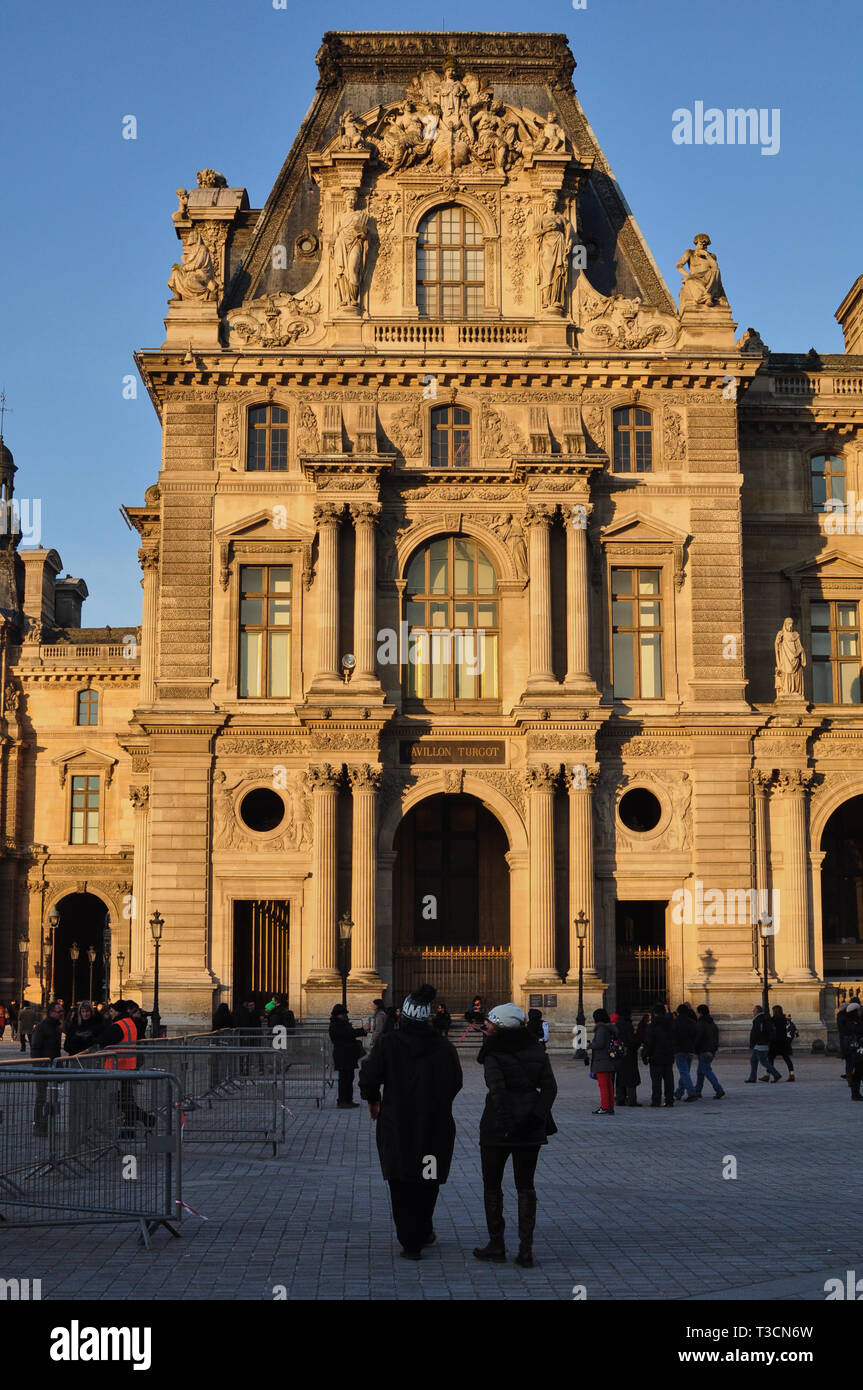 Paris, Frankreich - 02.08.2015: Blick auf den Louvre Stockfoto