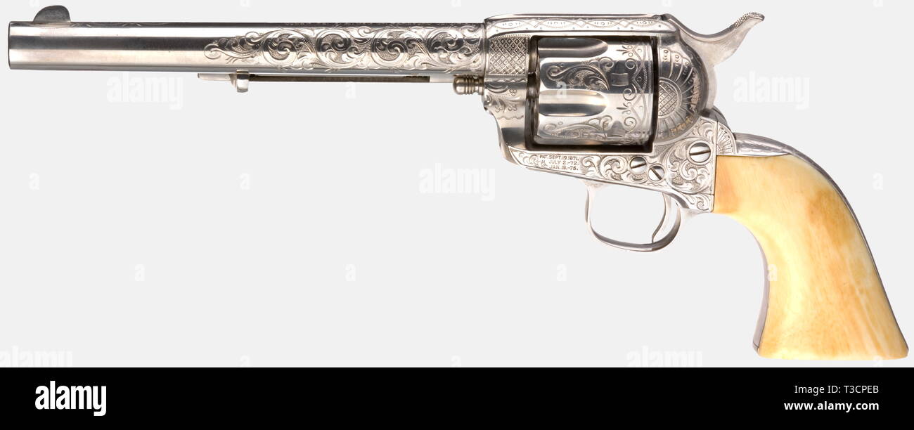 Ein Colt SAA, Cal., Nr. 44/40 zu gewinnen. 82982, 1882. Etwas rauhen Bohrung. 7,5"-Fass mit standard Inschrift auf der Oberseite, patent Daten auf der linken Seite des Rahmens. Komplett vernickelt und über ihre gesamte Fläche mit Reben Dekor eingraviert. Elfenbein Griff Panels, rechts mit Adler und amerikanischen Schutzschild. Vernickelt minimal Matt im Orte. Erwerbsscheinpflichtig. historischen, historische, 19. Jahrhundert, der Pistole, zivile Faustfeuerwaffen, Handheld, Waffe, Waffen, Schusswaffen, Feuer arm, Schusswaffen, Waffen, Waffen, Waffen, Waffen, arm, Objekt, Objekte, Stills, Clipping, c, Additional-Rights - Clearance-Info - Not-Available Stockfoto