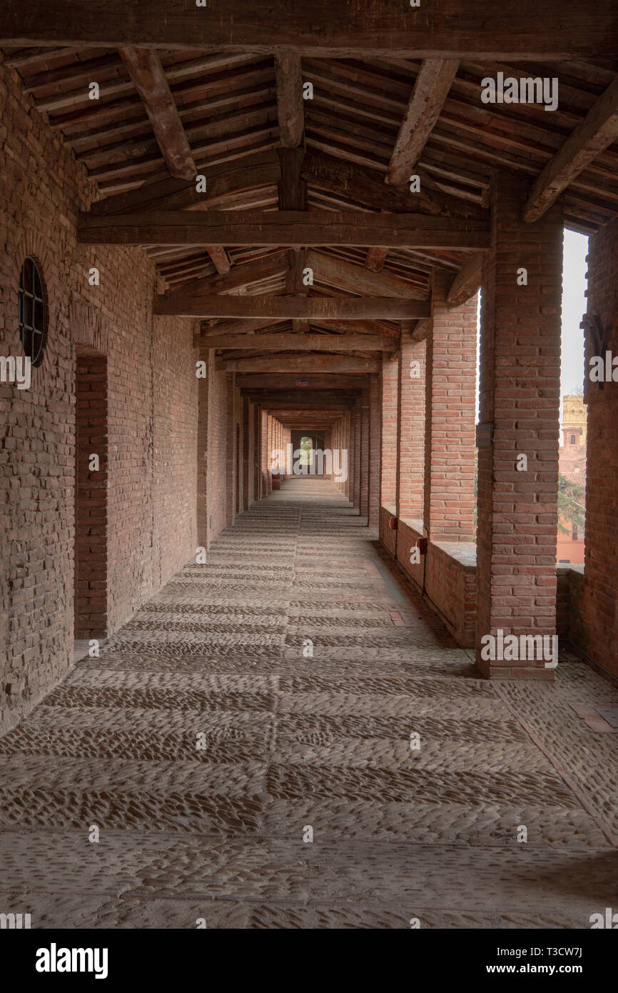 Ein Korridor von Imola Hochburg und die Wände. Die italienischen Schloss. Keine Personen Stockfoto