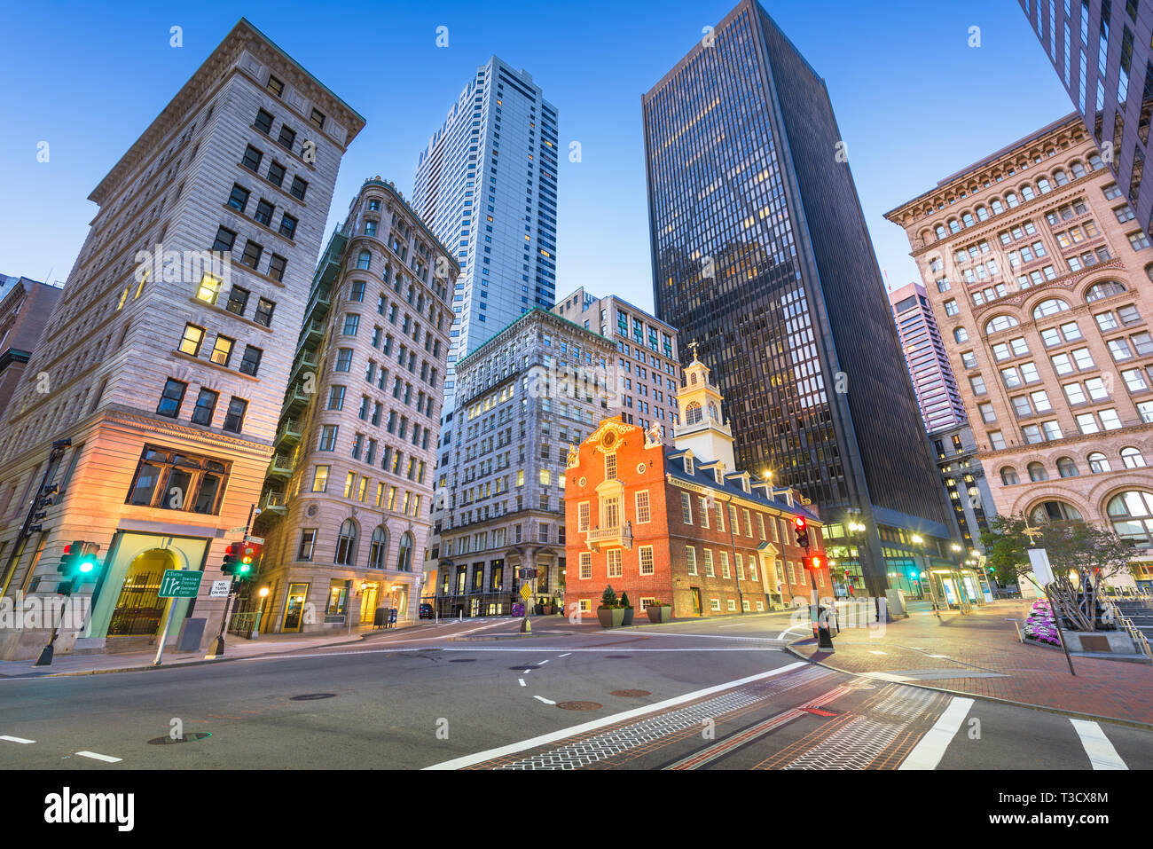 Boston, Massachusetts, USA Old State House und Stadtbild. Stockfoto