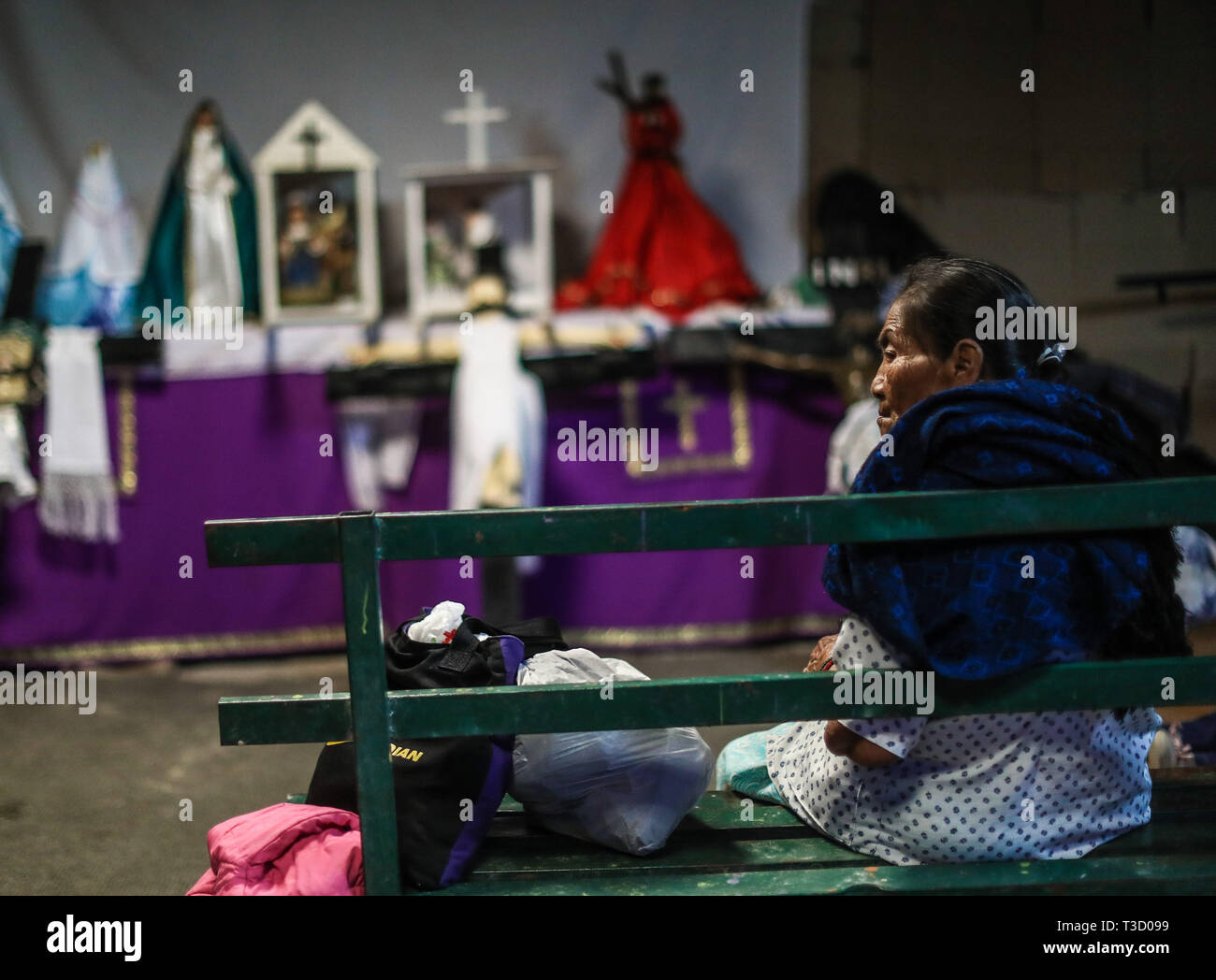 Una Mujer Bürgermeister en un Tempo vorläufige o Ramada de los Santos, durante La celebraciones de Cuaresma, Semana Santa en la colonia Coloso Alto... Eine ältere Frau in einem vorläufigen oder Ramada Tempo der Heiligen, während der Feiern der Fastenzeit, der Karwoche in der colossus Colossus Alto... (Foto: Luis Gutierrez/NortePhoto) Stockfoto