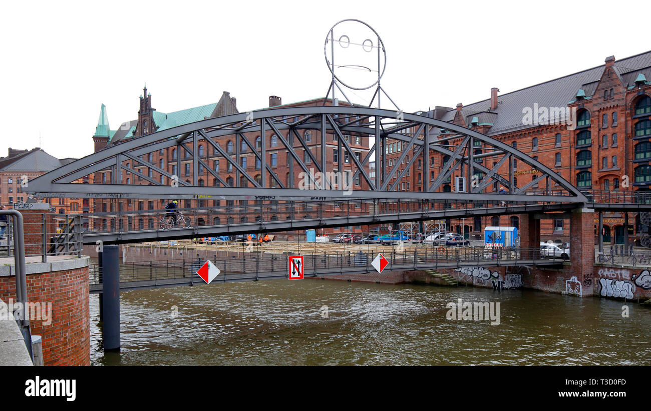 Öffentliche Gesicht auf der Kibbelstegbrücke, die Stimmung der Menschen in der HafenCity mit Gesichtserkennungssoftware angewandte Überwachung Material für CCTV Stockfoto