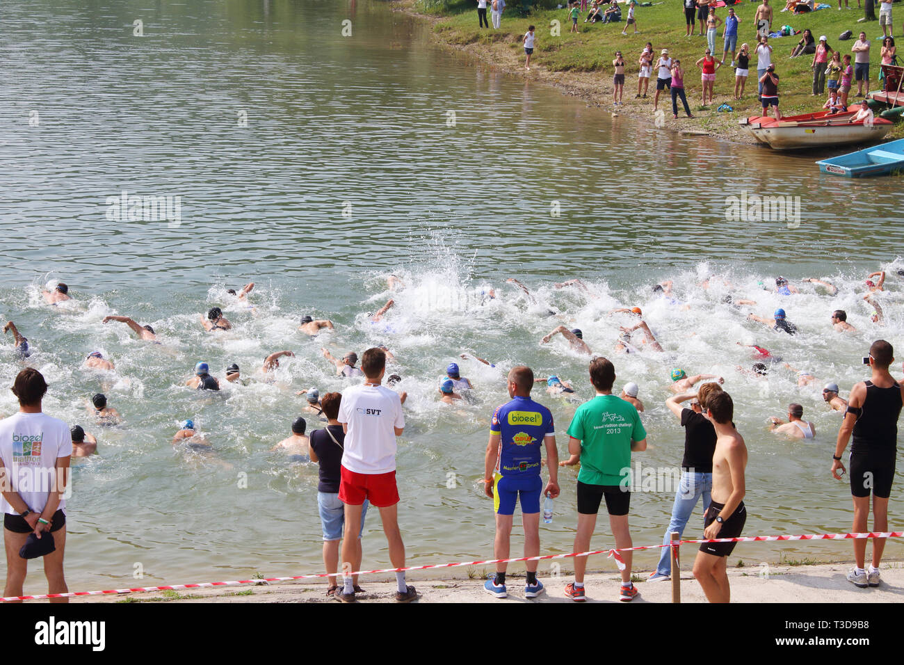 Triathlon Wettbewerb am See Bezid, in der Nähe von Tirgu Mures, Rumänien Stockfoto