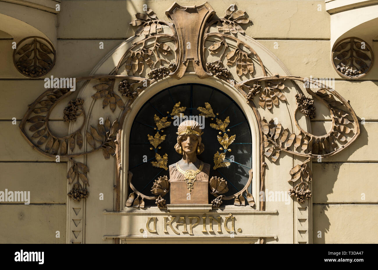 Prag. Der Tschechischen Republik. Art Nouveau Gebäude Exterieur U Kapínů, Gorazdova 13, erbaut 1906, Architekt Jan Petrák. Stockfoto