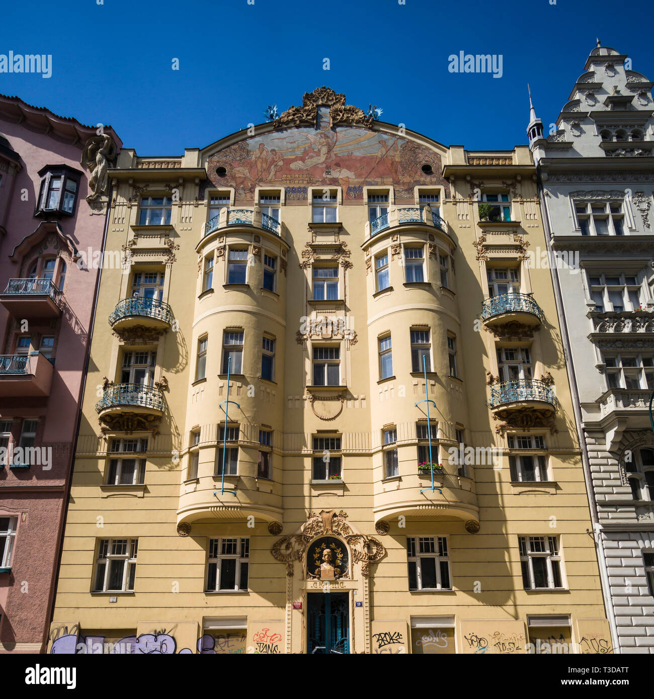 Prag. Der Tschechischen Republik. Art Nouveau Gebäude Exterieur U Kapínů, Gorazdova 13, erbaut 1906, Architekt Jan Petrák. Stockfoto