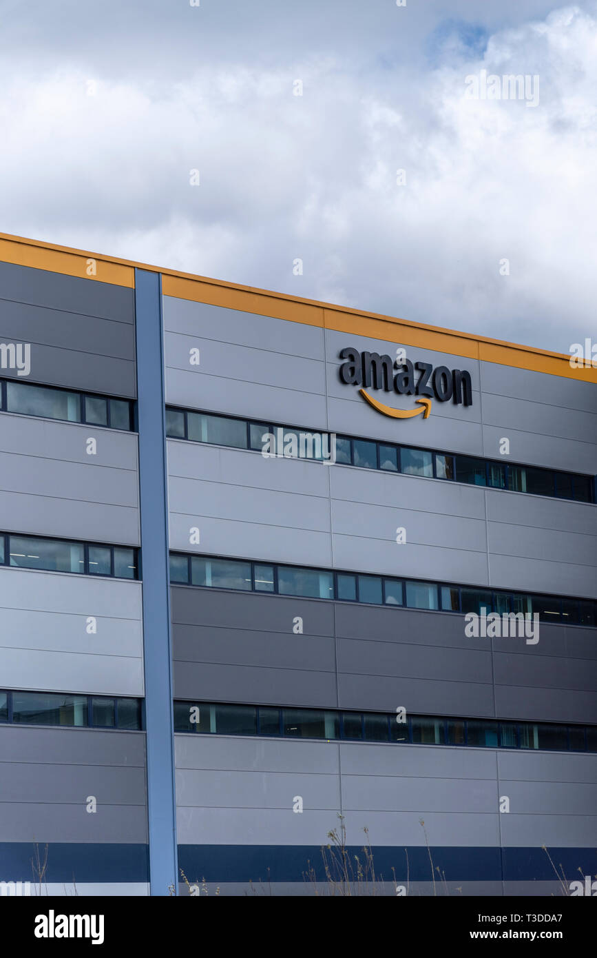 Tilbury, Großbritannien - 4 April 2019: Amazon distribution center in Tilbury Essex. - Bild Stockfoto