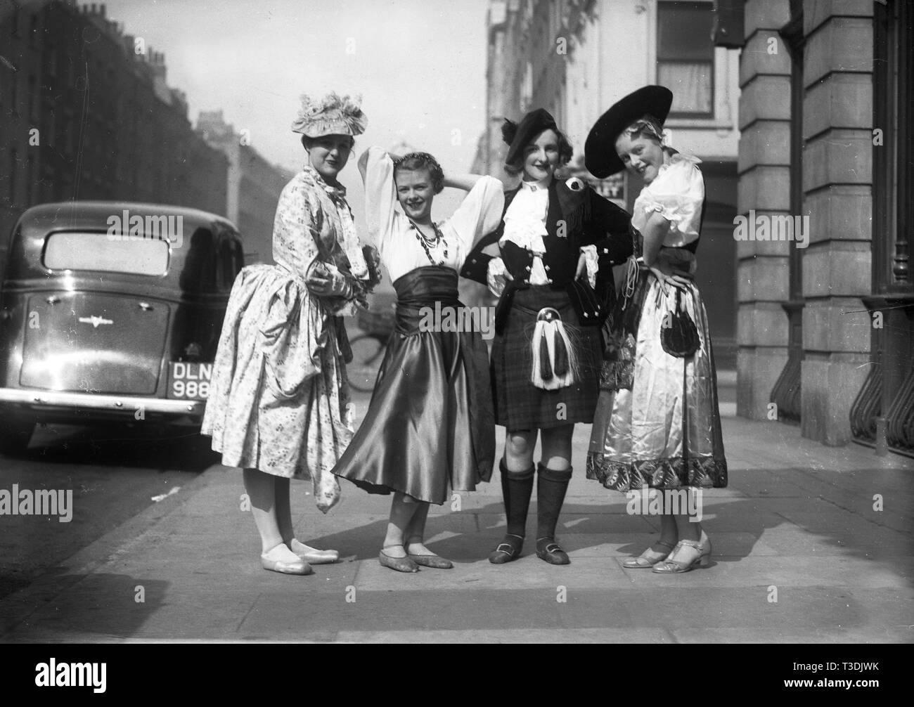 London Theater Schauspielerin Mädchen in Tracht 1948 Stockfoto