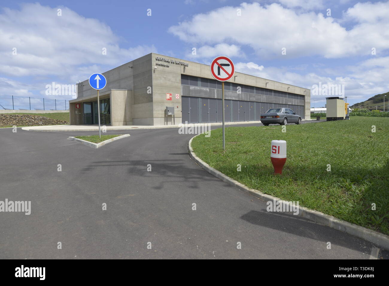 Groß angelegte Battery energy storage in Insel La Graciosa in Azoren, Portugal. Dies ist ein Teil der erneuerbaren Stromerzeugung Projekt. Stockfoto