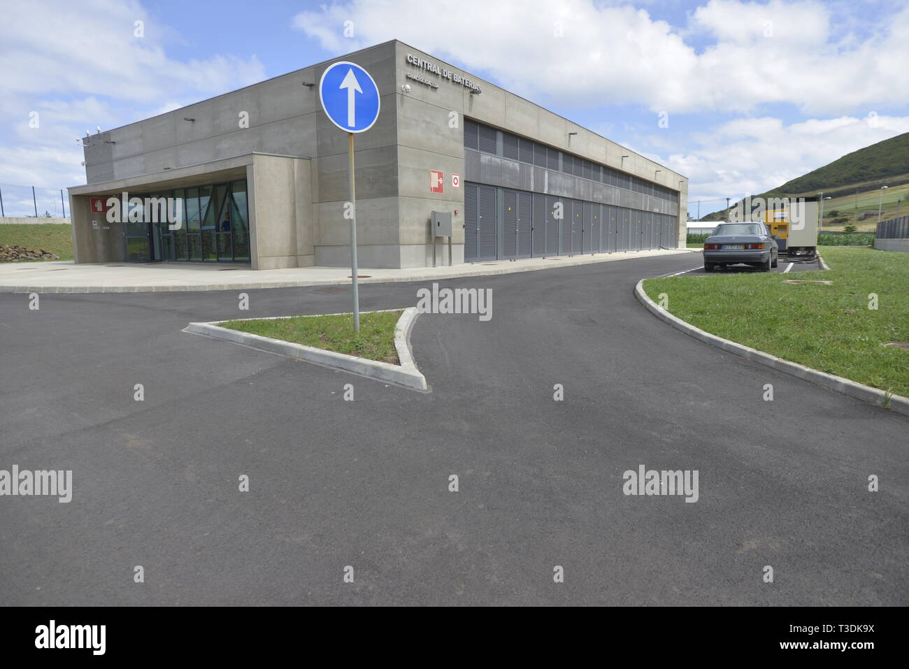 Groß angelegte Battery energy storage in Insel La Graciosa in Azoren, Portugal. Dies ist ein Teil der erneuerbaren Stromerzeugung Projekt. Stockfoto