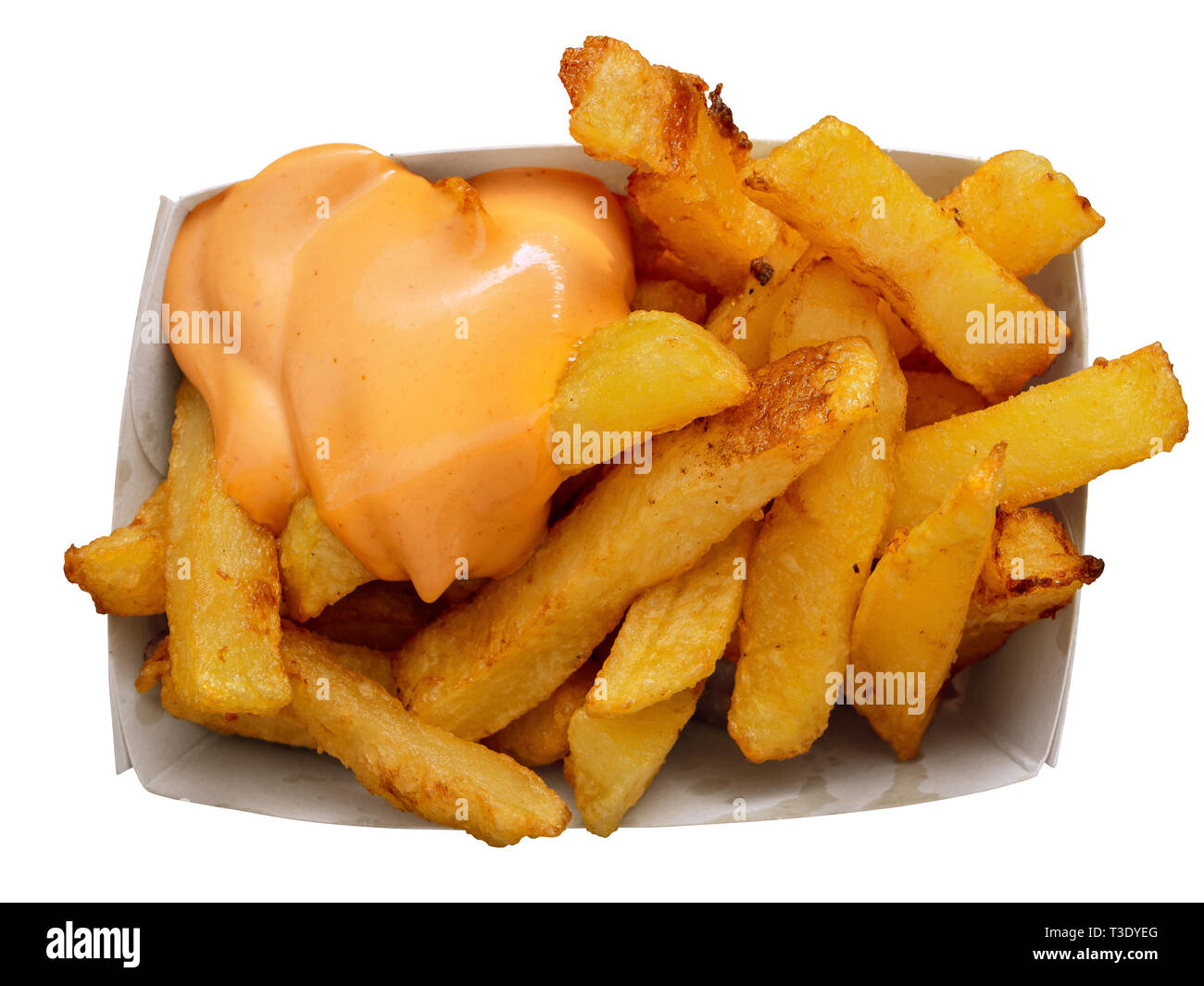 Box von Pommes frites. Isoliertes Gehäuse von Pommes mit Soße. Konzept der ungesunden Ernährung. Stockfoto