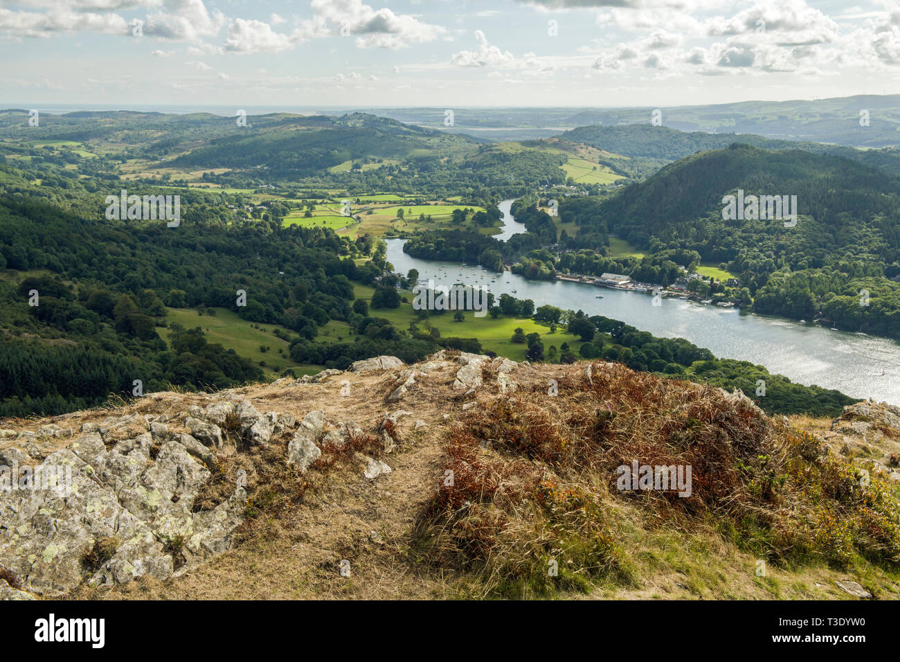 Lake District Blick vom felltop der Gummers wie neben Windermere im Lake District National Park, Cumbria an einem sonnigen Tag im August. Stockfoto