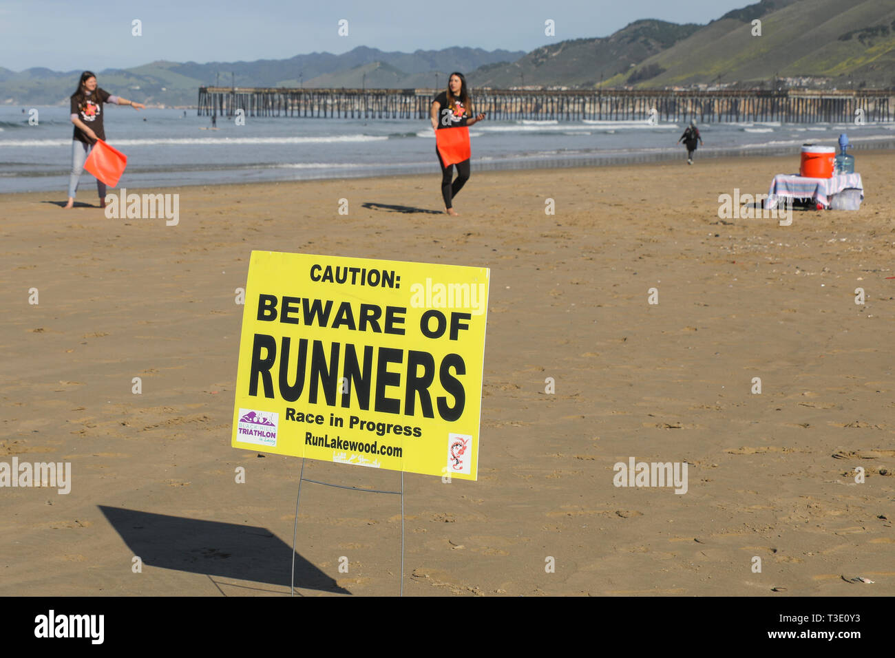 Fundraising Fun Run am Strand für die Vorbeugung von Drogenmißbrauch in Kalifornien am Pismo Beach Dunes für Frauen und Kinder Stockfoto