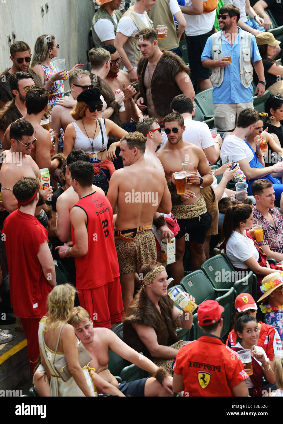 Der überfüllten South stand auf der Hong Kong Stadium während der Hongkong Sevens. Stockfoto