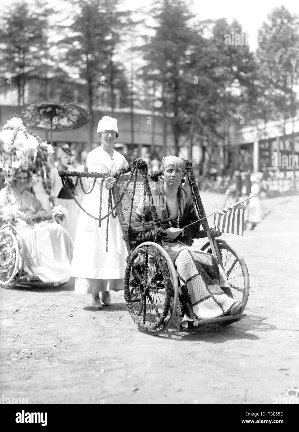 Verwundet WW ICH Soldaten in Walter Reed Krankenhaus in einem Juli 4 Rollstuhl Parade teilnehmen kann. 1919 Stockfoto