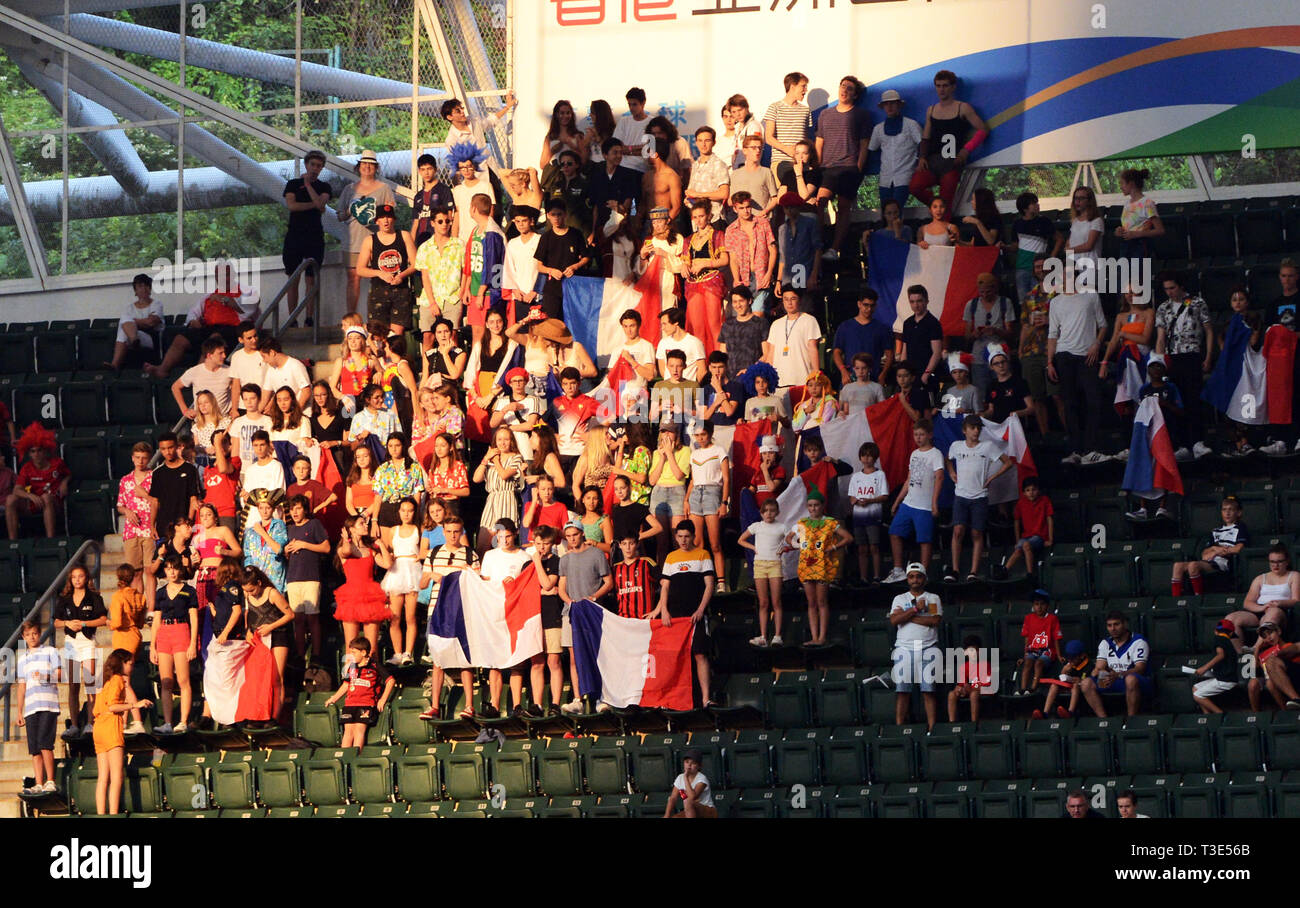 Französischen Rugby Fans ihre Mannschaft während eines Spieles an der Hong Kong Sevens. Stockfoto