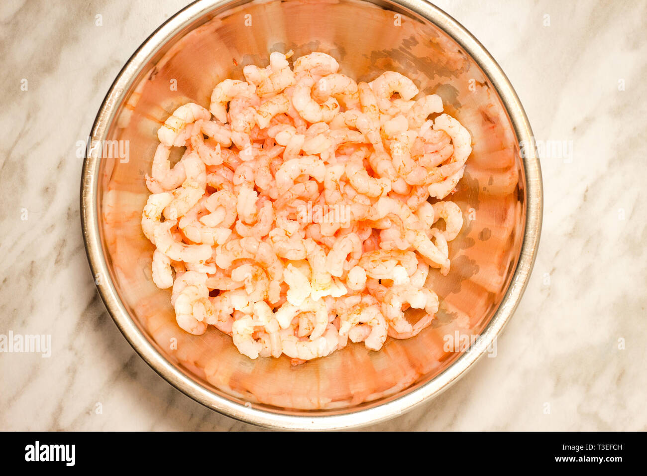 Baby Garnelen in Edelstahl. Stockfoto
