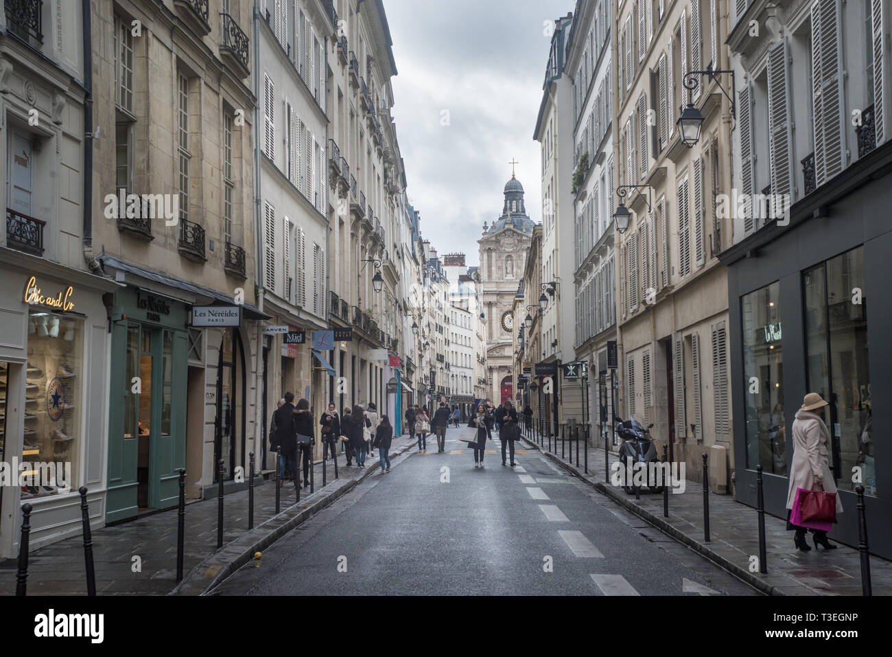 Pariser Straße im Marais Stockfoto