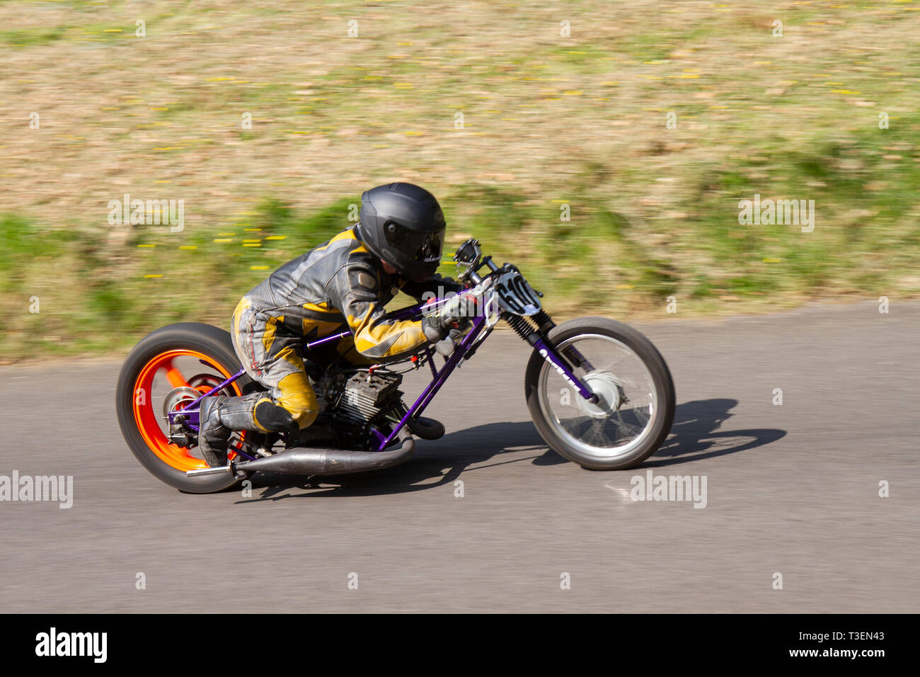 Hoghton Tower 43. Motorrad-Sprint. Rider 106 Mark Berry auf einem 1979 70er Jahre Vintage Classic 250ccm Yamaha RD 250 Motorrad. Stockfoto